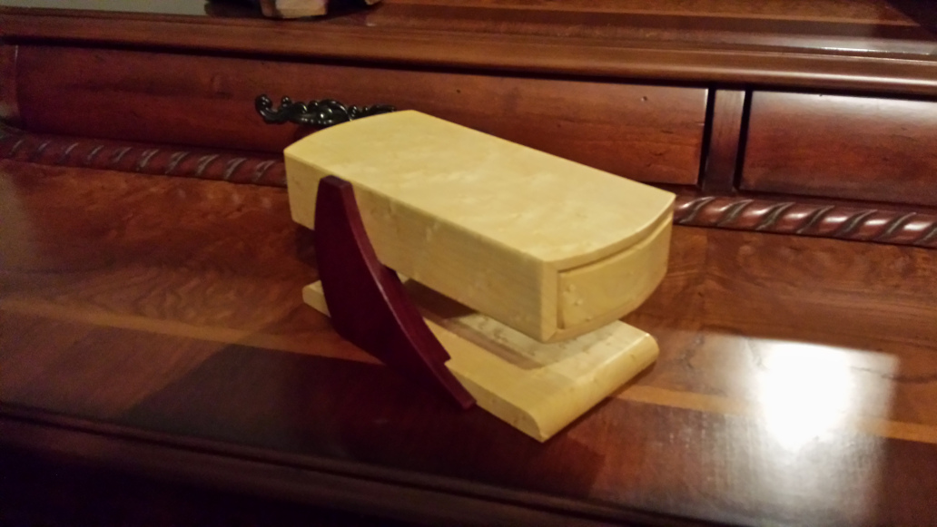 02 cantilevered jewelry box