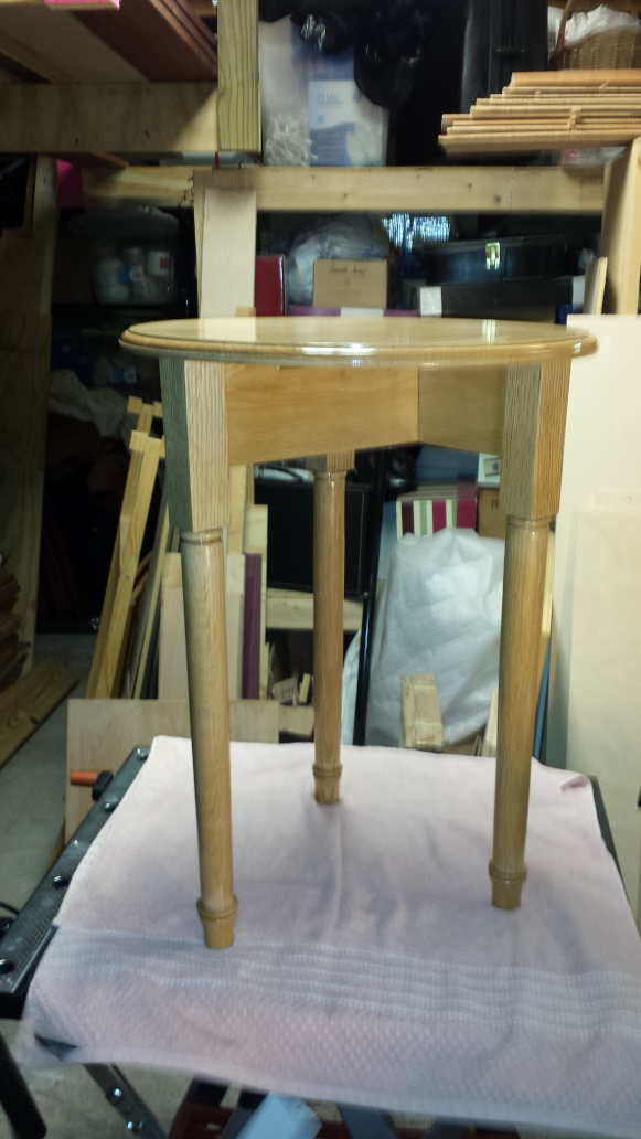 05 three leg table